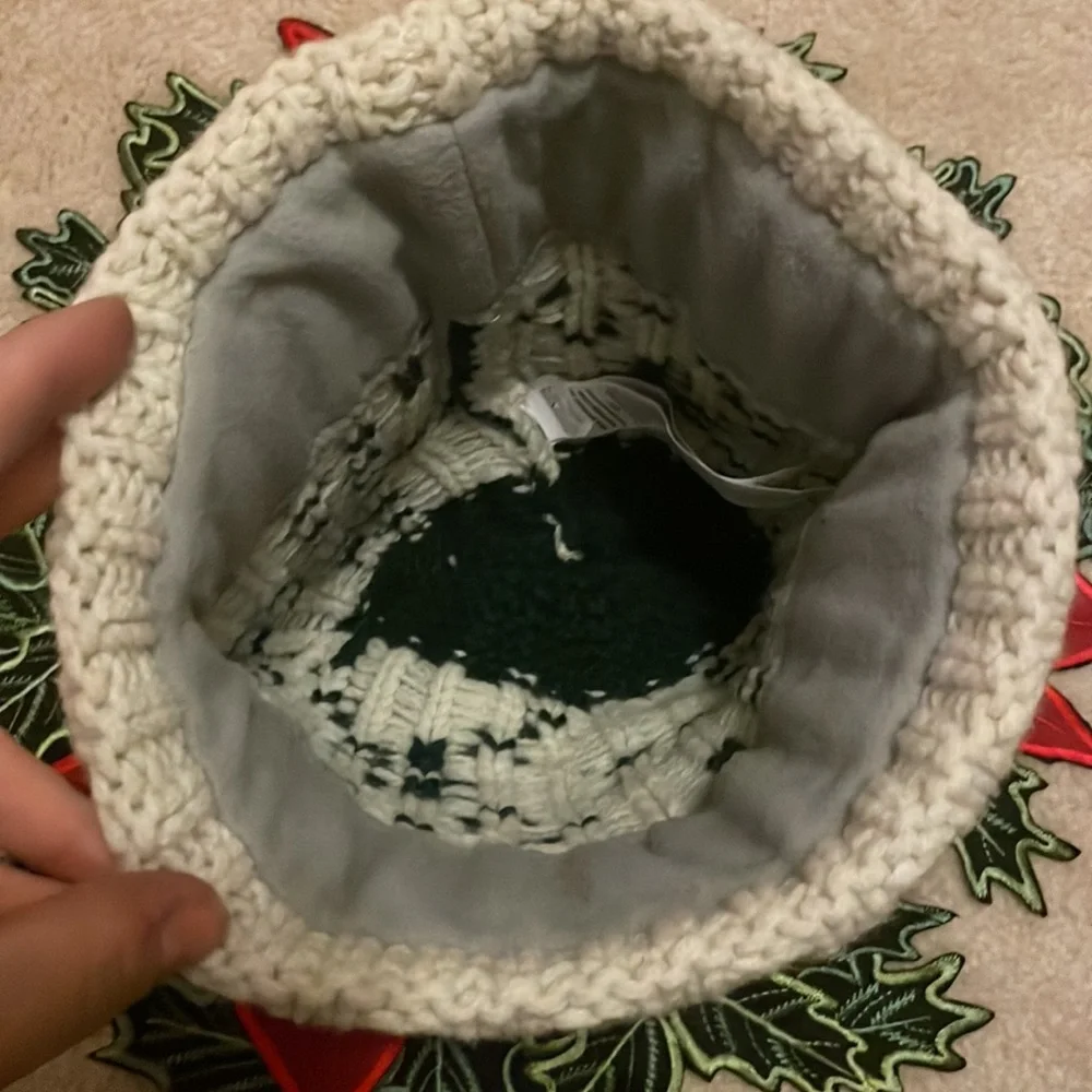 Brand New Patagonia Women's Snowbelle Beanie Wool Pom Hat Evergreen Flakes Green - Picture 13 of 16